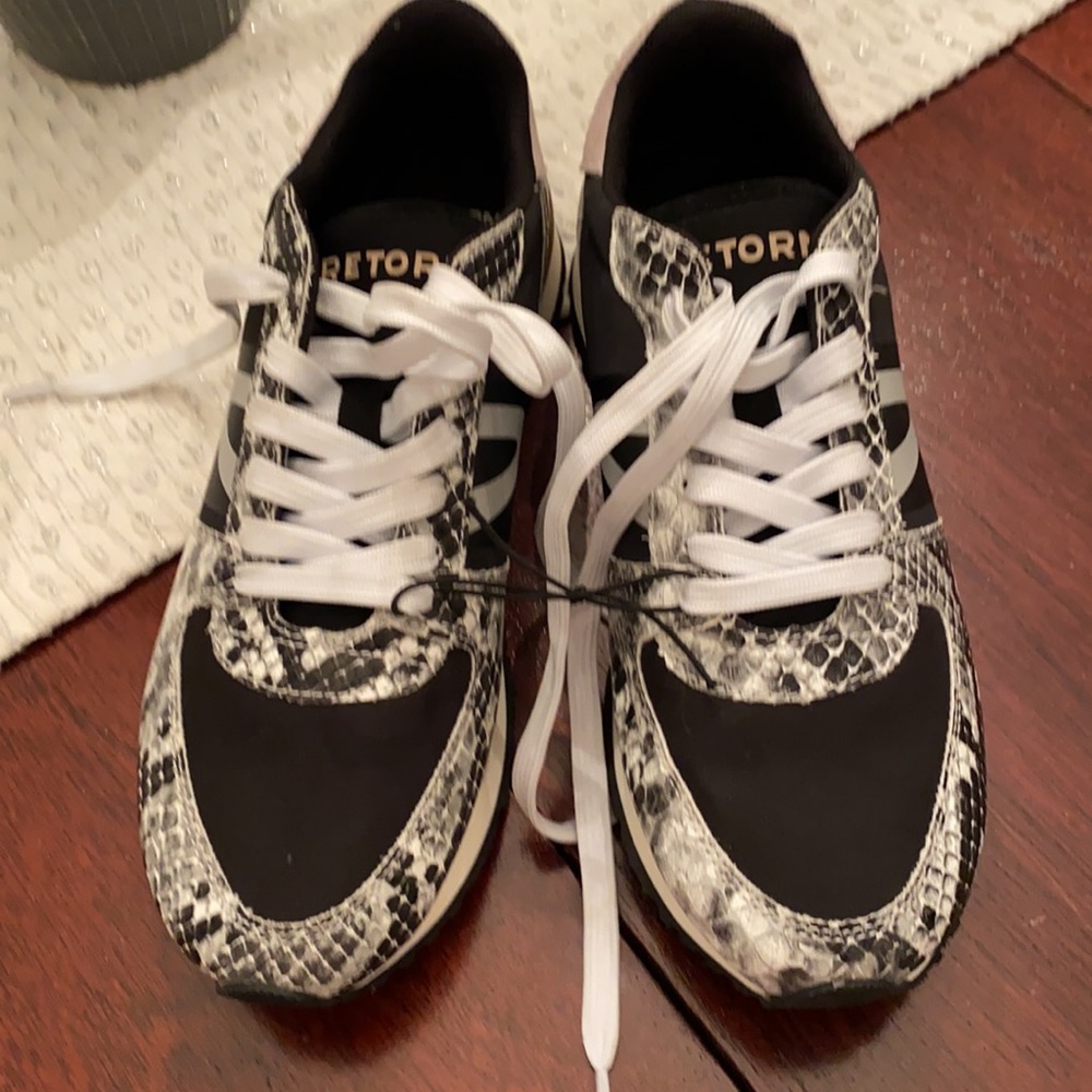 Woman’s sz 8 Tretorn Loyola 5 sneakers - Picture 4 of 8
